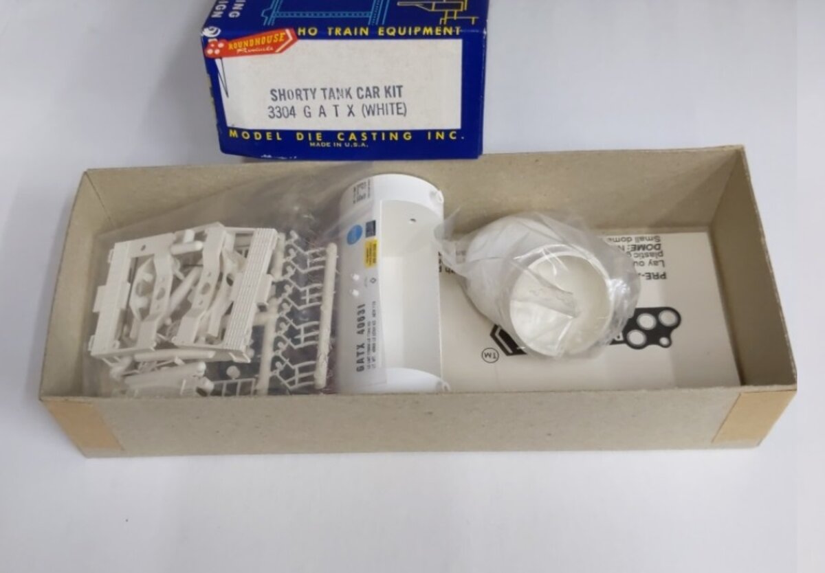 Roundhouse 3304 White GATX Shorty Tank Car Kit