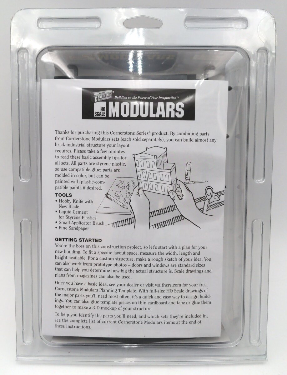 Walthers 933-3720 HO Walthers Modulars Peaked Roof & Base Kit
