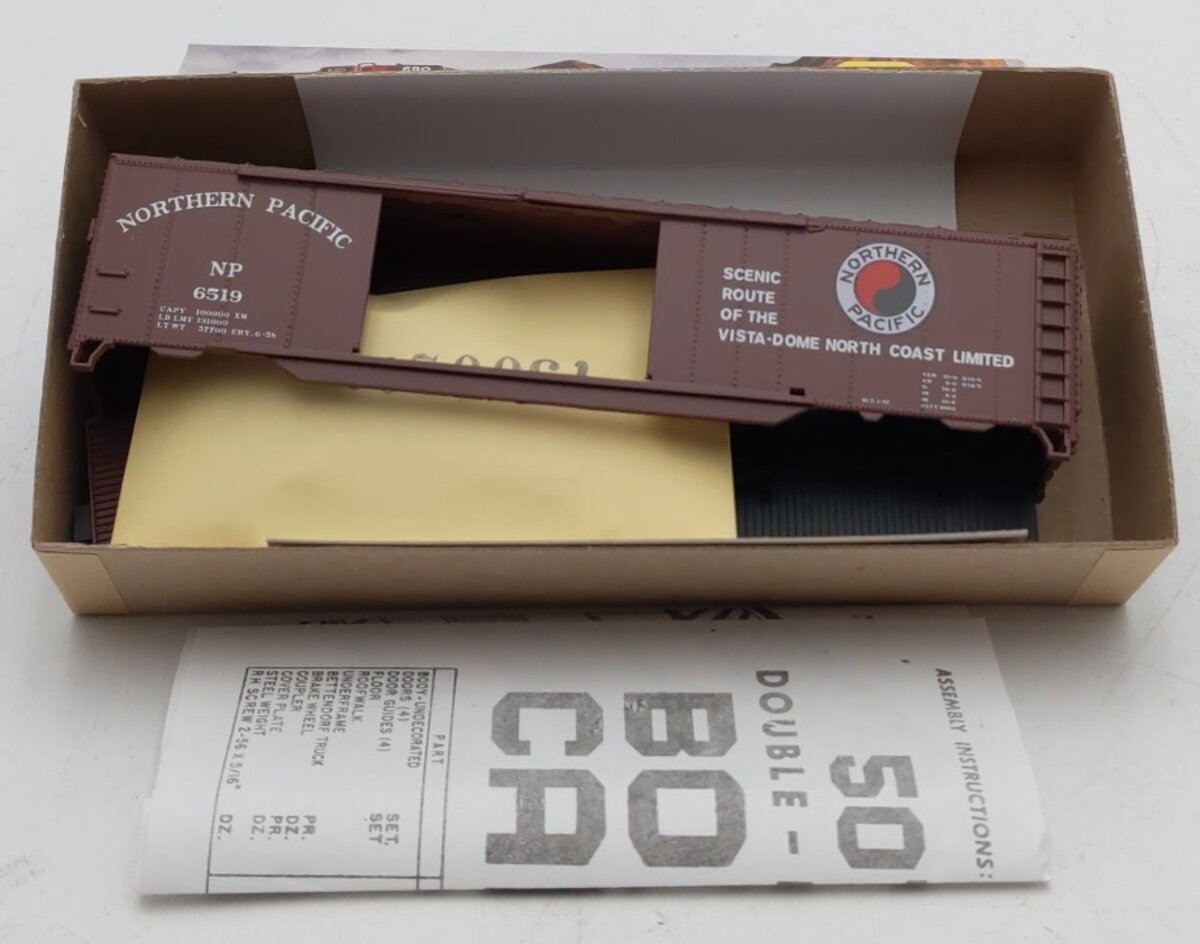 Athearn 01312 HO Northern Pacific 50' Double Door Boxcar # 6519 Kit