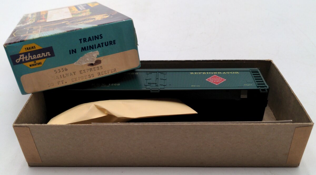 Athearn 5336 HO Railway Express 50' Reefer Kit