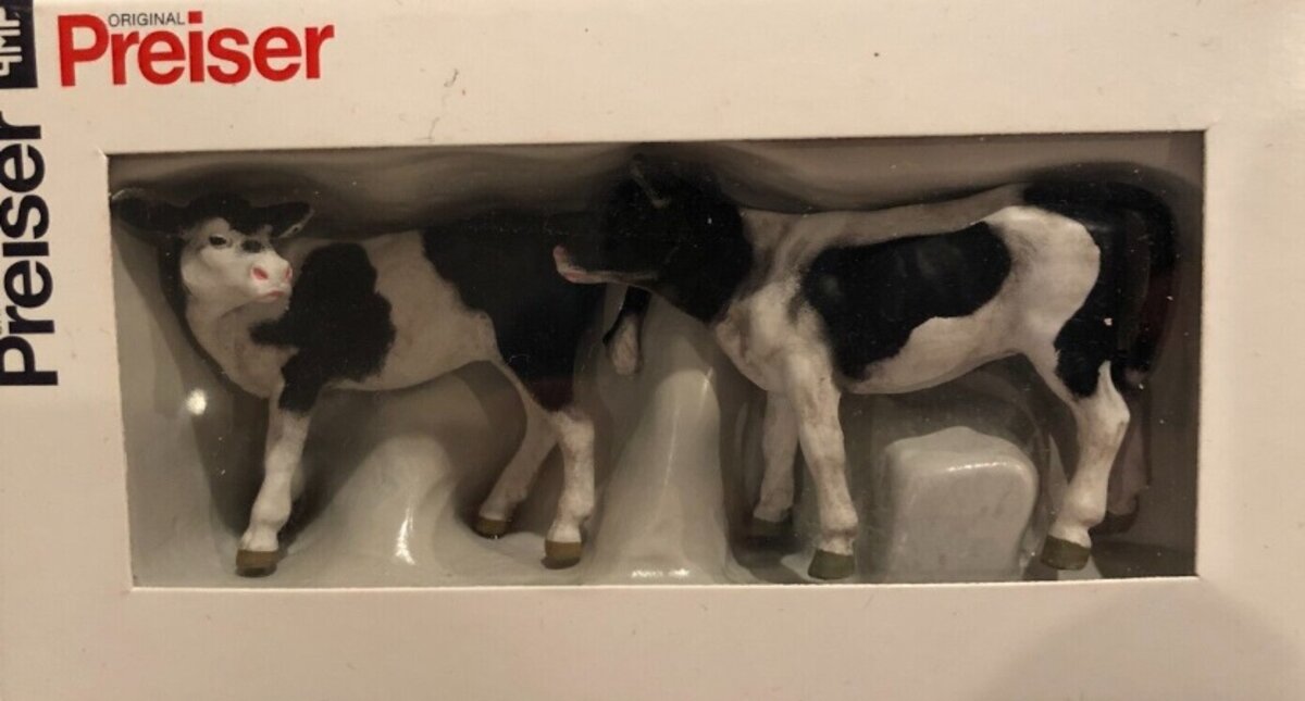 Preiser 47005 G White & Black Animals Standing Calves Figures (Set of 2)