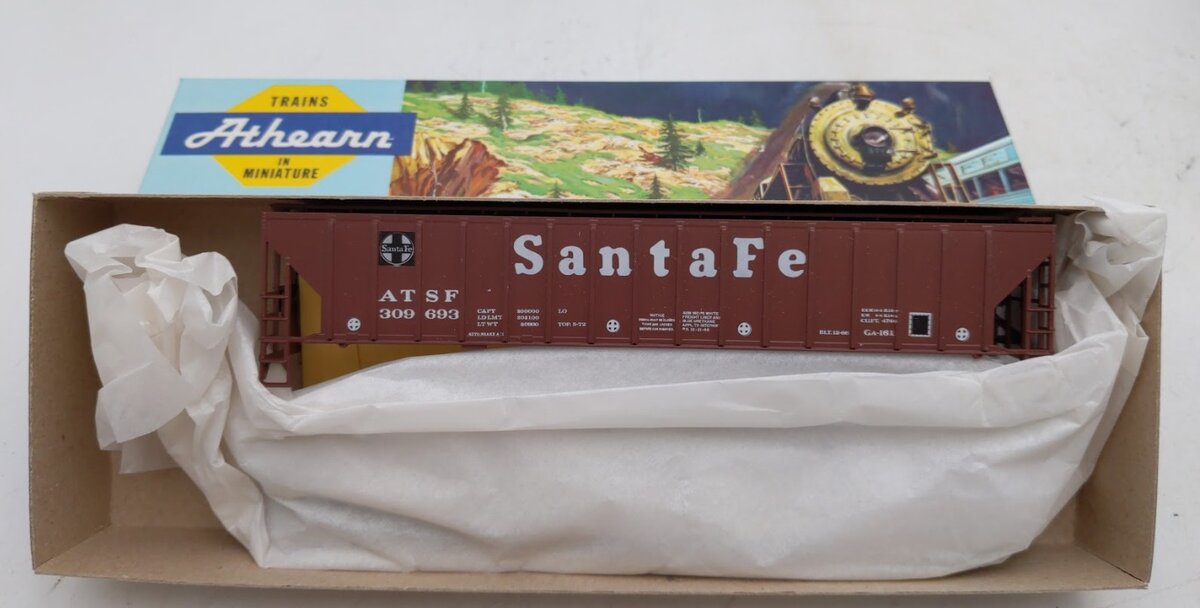 Athearn 5301 HO Scale 54 Ft Covered Hopper Santa Fe Kit