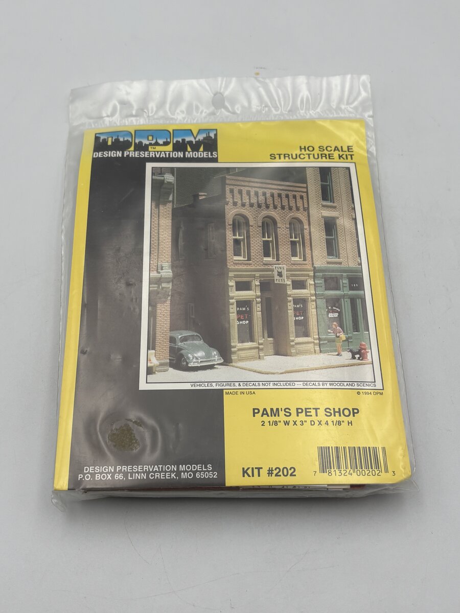 DPM 20200 HO Pam's Pets Shop 2-1/8" W x 3" D x 4-1/8" H Building Kit