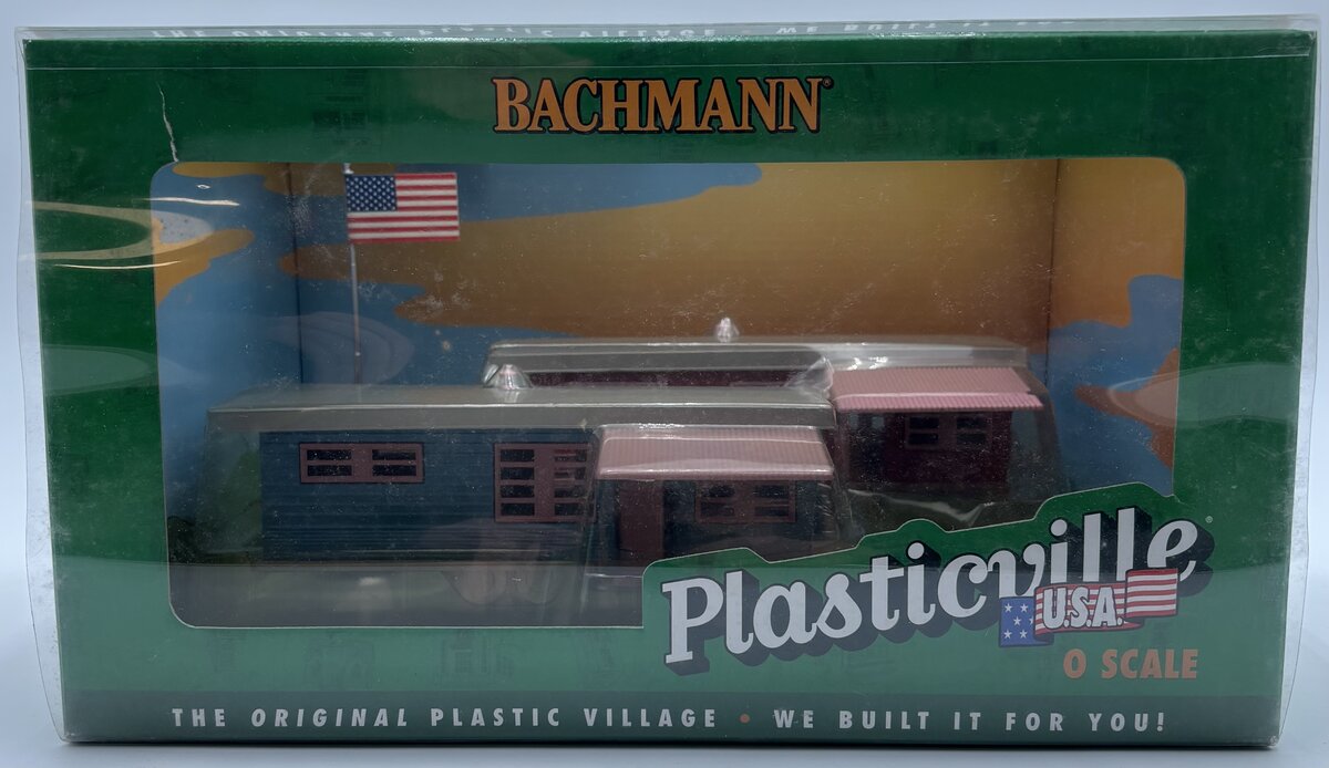 Bachmann 45310 O Plasticville Built-Up Trailer Park w/2 Trailers & Flag Pole