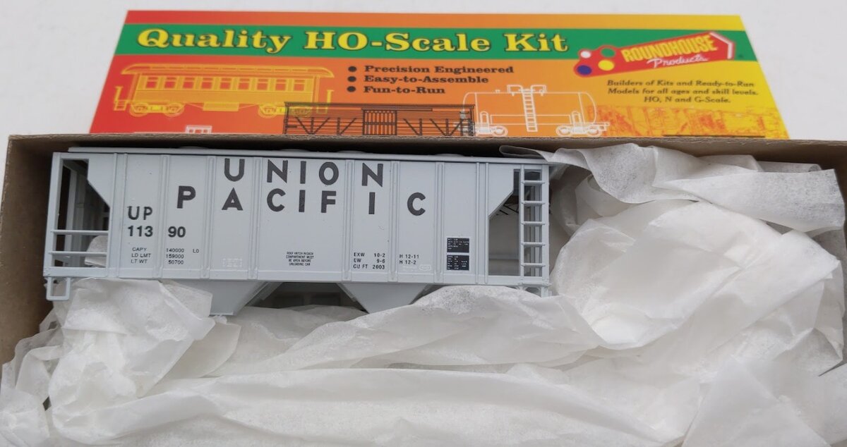 Roundhouse 01432 HO Scale Union Pacific 34' 2-Bay Covered Hopper # 11390 Kit
