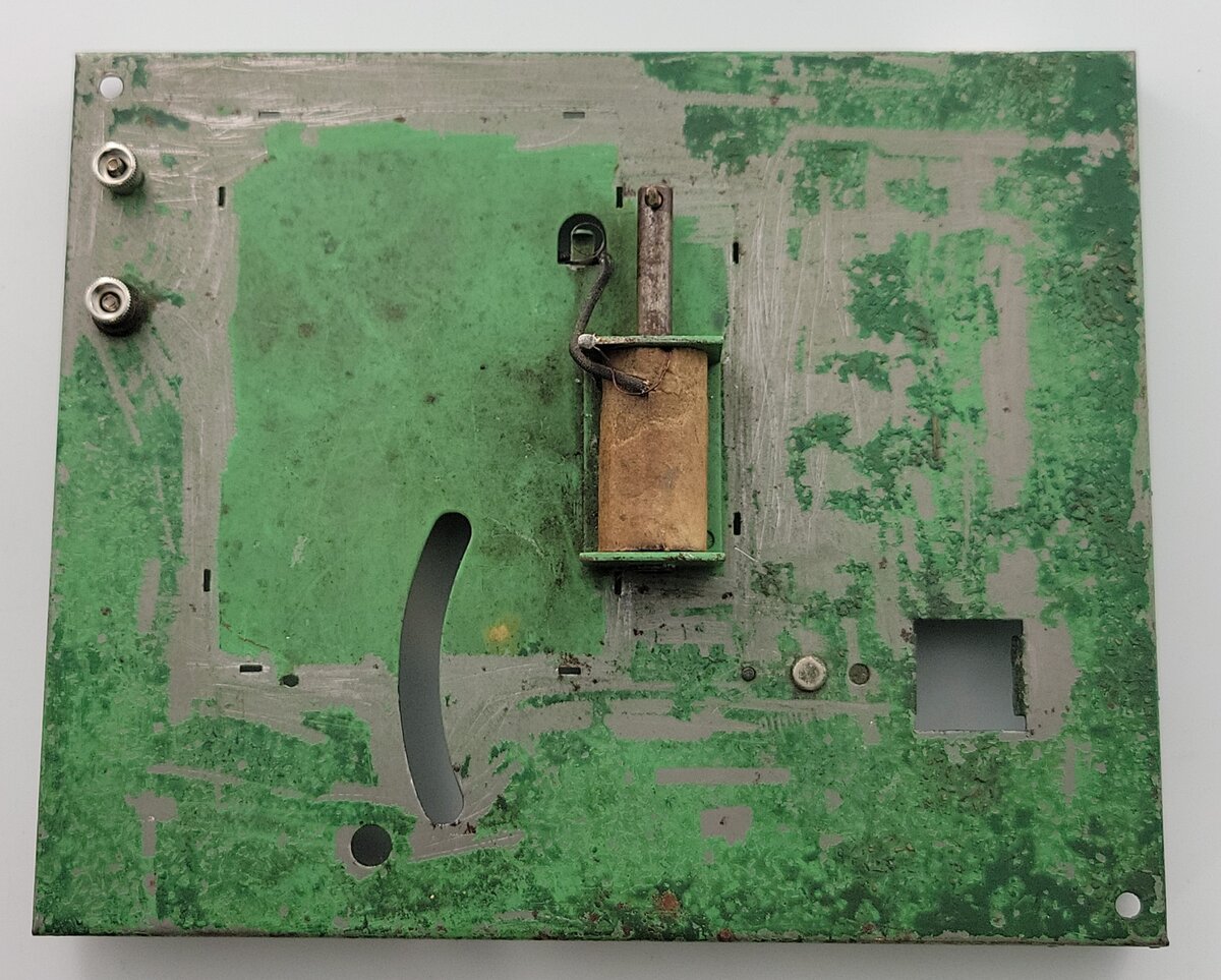 Lionel 145-4 O Gauge Green Automatic Gateman Base Top w/Coil Mechanism & Nuts