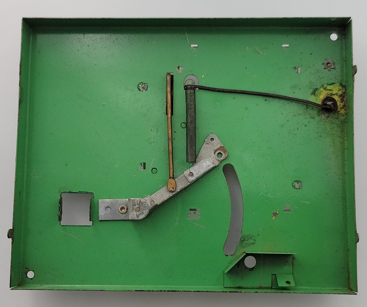 Lionel 145-4 O Gauge Green Automatic Gateman Base Top w/Coil Mechanism & Nuts