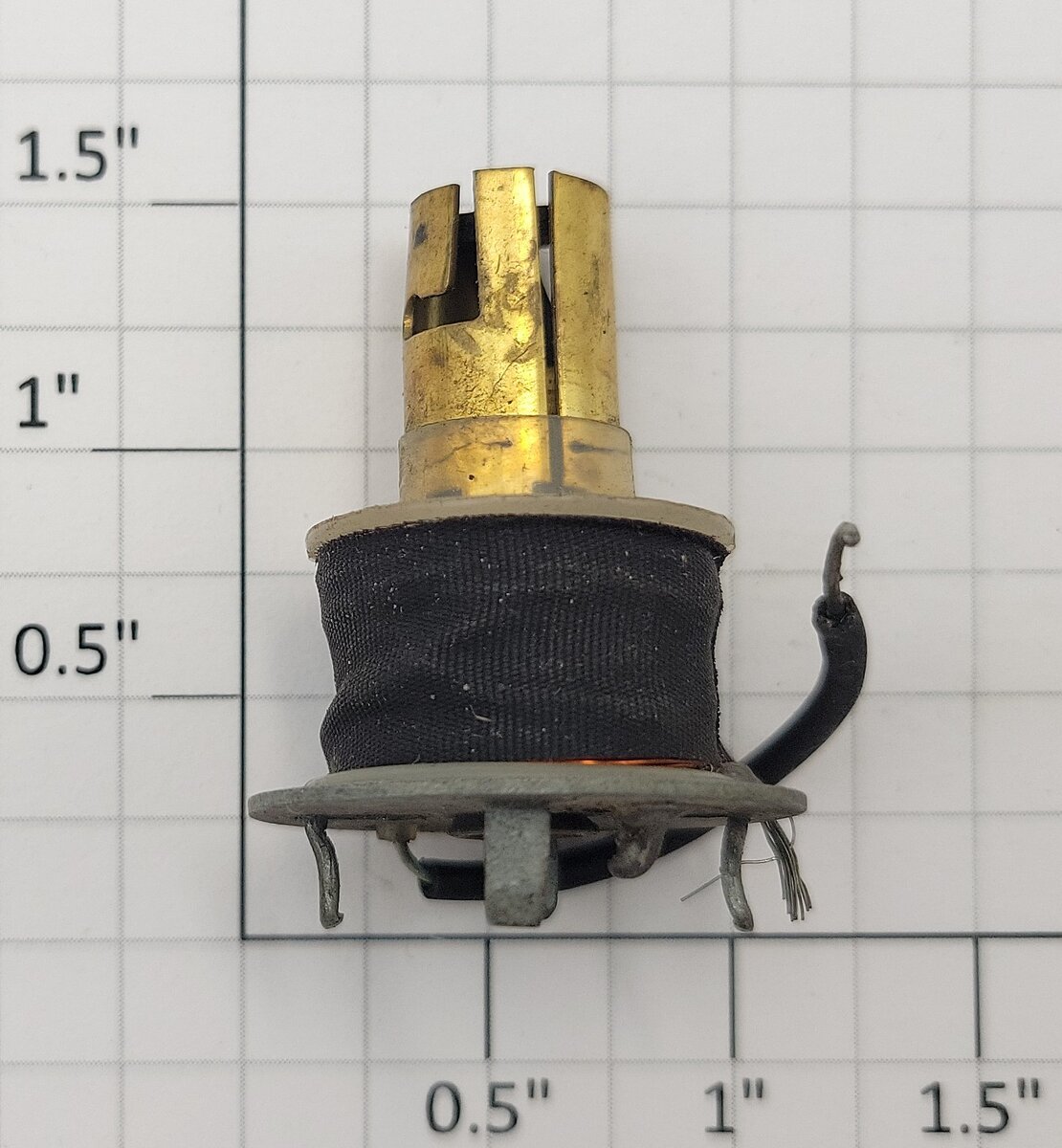 Lionel 494-40 Coil and Socket Assembly
