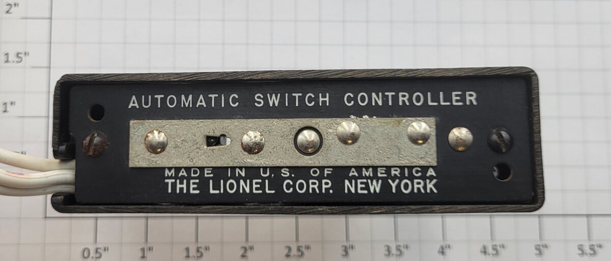 Lionel O22C O Gauge Controller with Screw Base and Bulbs