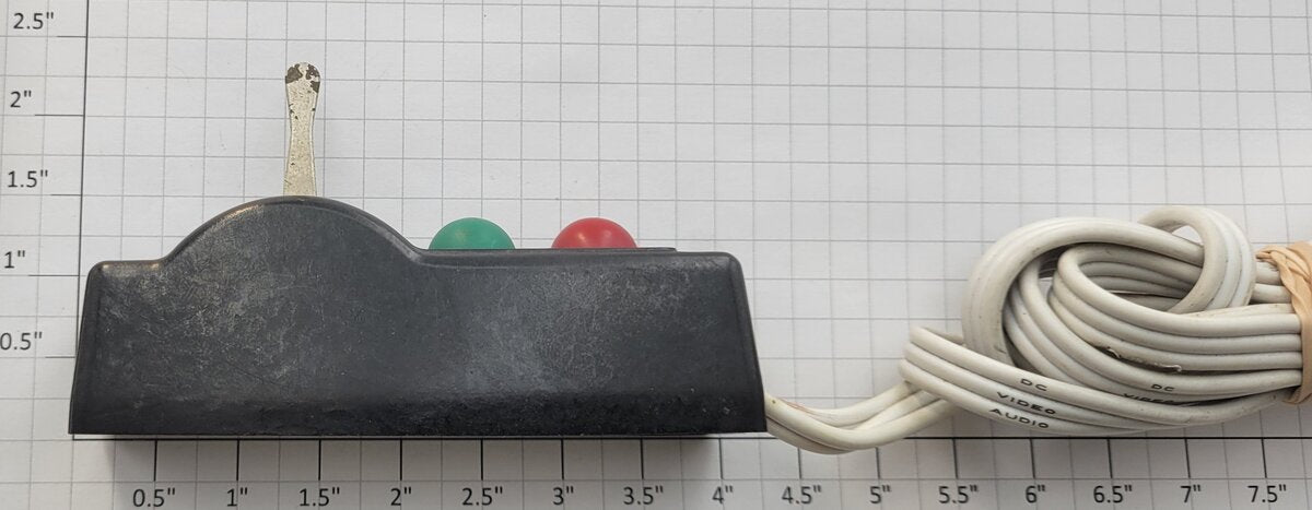 Lionel O22C O Gauge Controller with Screw Base and Bulbs