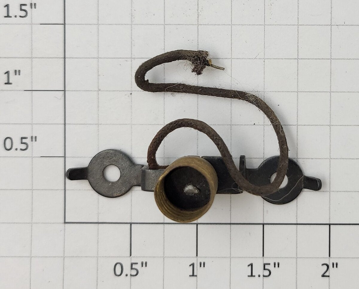 Lionel 711-206 Screw Base Lamp Socket & Bracket Assembly with Wire