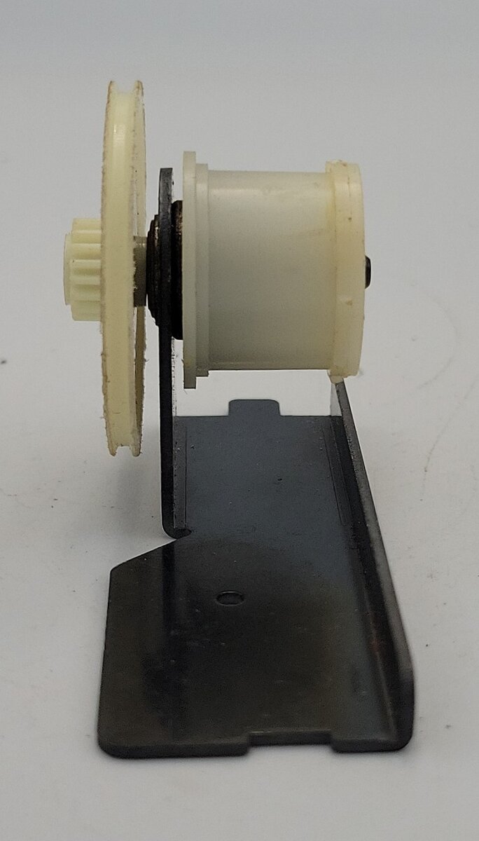 Lionel 464-29 O Gauge Operating Lumber Mill Drive Pulley and Bracket Assembly