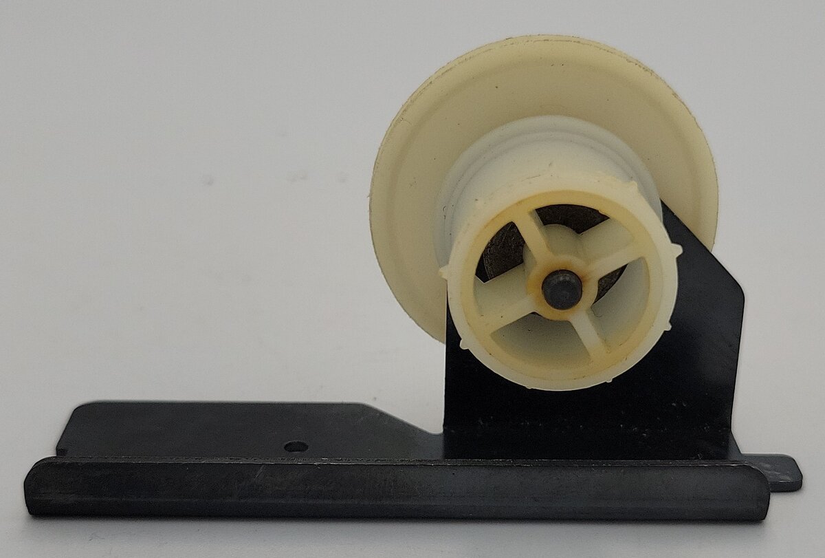 Lionel 464-29 O Gauge Operating Lumber Mill Drive Pulley and Bracket Assembly