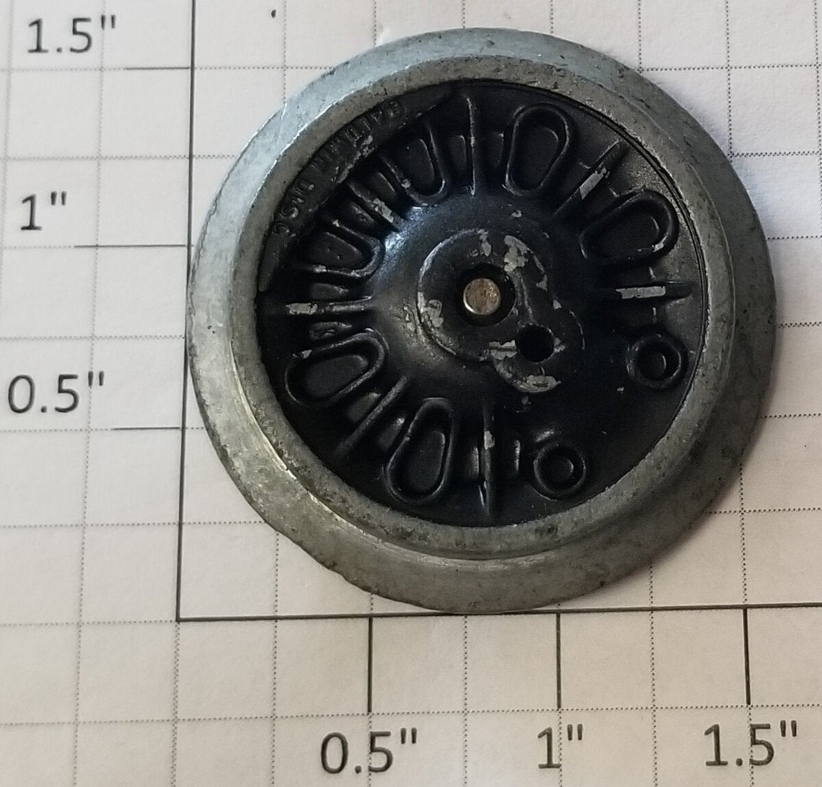 Lionel 8007-21 Non Grooved Drive Wheel with Gear & Axle