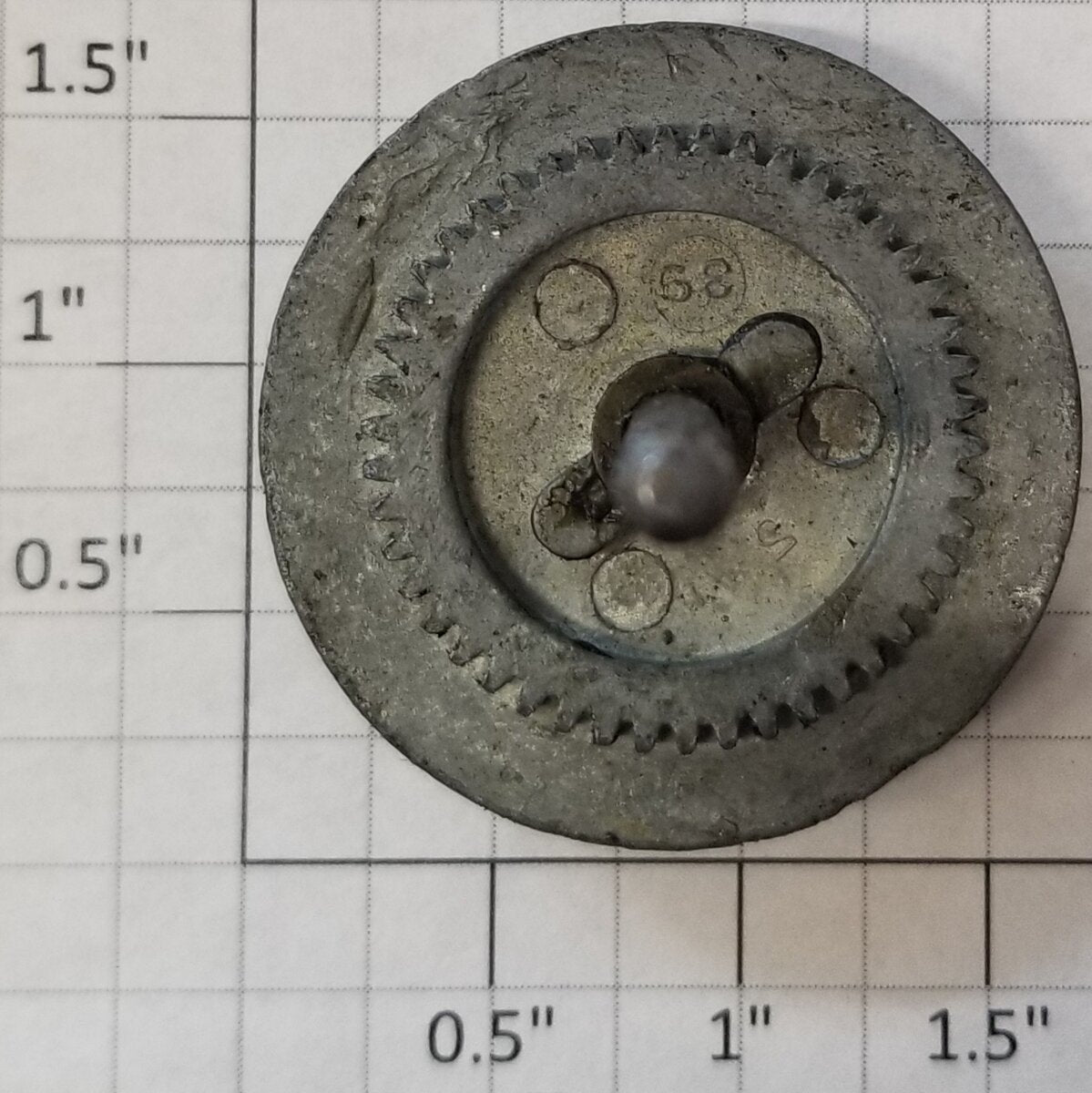 Lionel 8007-21 Non Grooved Drive Wheel with Gear & Axle