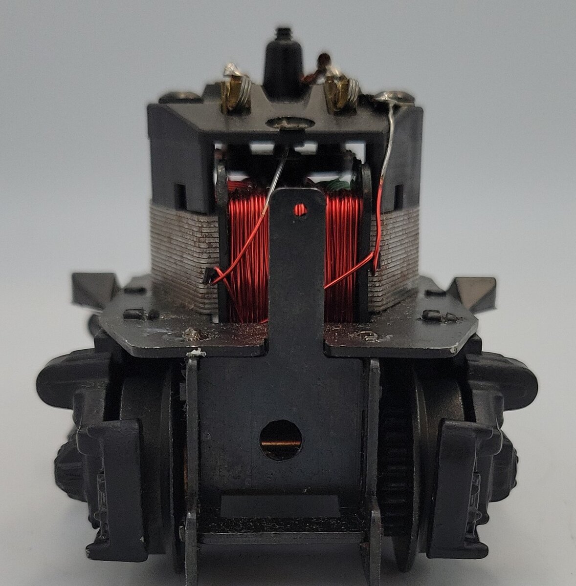 Lionel 8030-100 GP7 / GP9 Diesel Motor Truck Assembly with Black Truck Sides