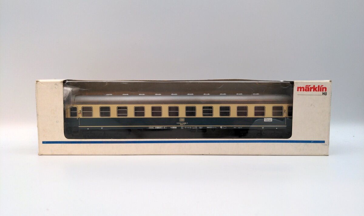 Marklin 4112 HO DB Class 2 Express Coach