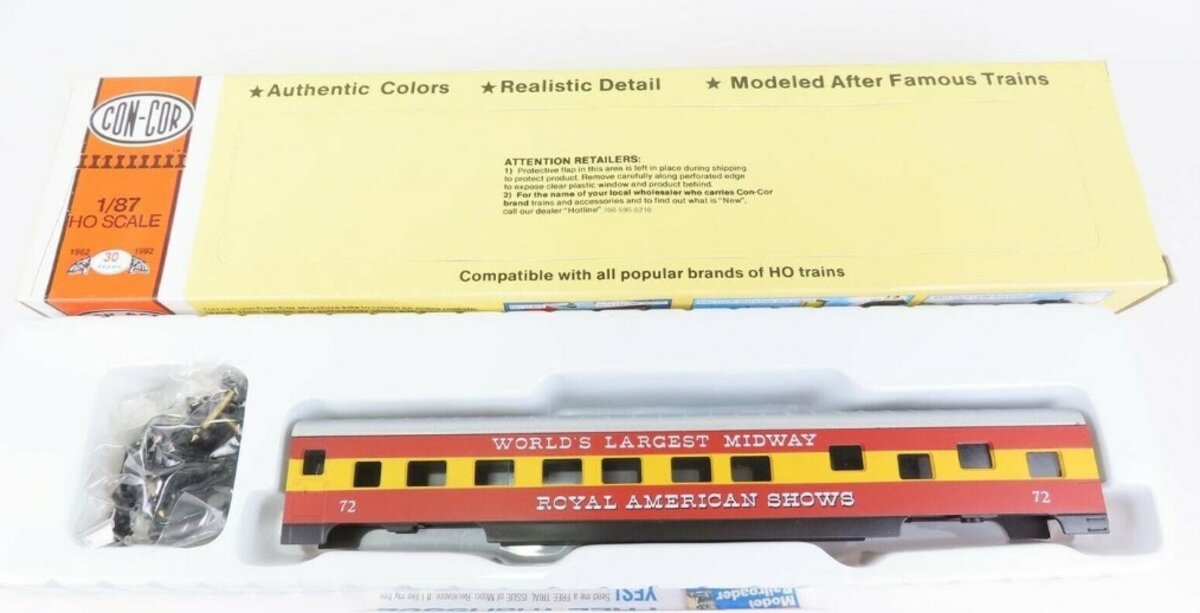 Con-Cor 0001-000988 HO Royal American Shows 72'' Pullman Sleeper Car Kit
