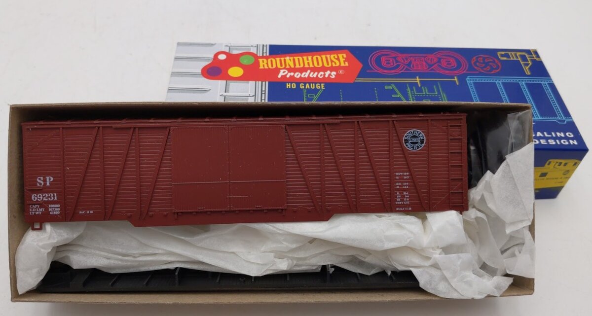 Roundhouse 2112 HO Scale Southern Pacific Boxcar # 69231 Kit