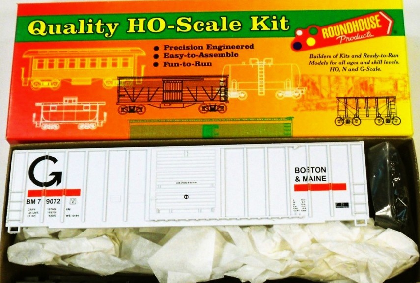 Roundhouse 19501 HO 50'' FMC Boxcar Single Door Boston & Maine (Guilford) Kit