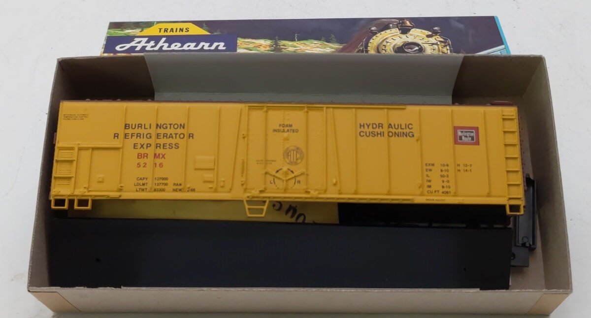 Athearn 1632 HO Chicago, Burlington and Quincy 50' Outside Braced Reefer Kit