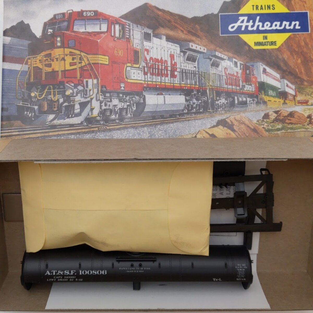 Athearn 1574 HO Santa Fe Single Door Dome Tank Car # 100801 Kit