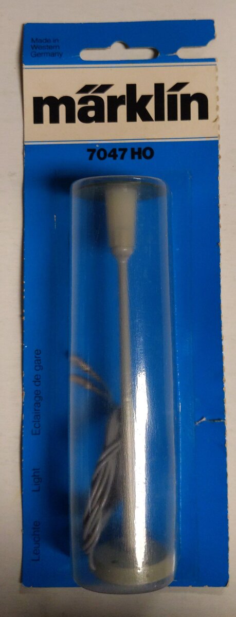Marklin 7047 HO Scale Gray Street Light