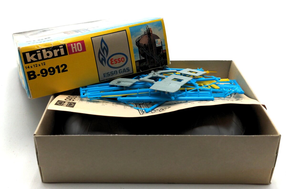 Kibri B-9912 HO Scale Oil Refinery Tank Plastic Kit