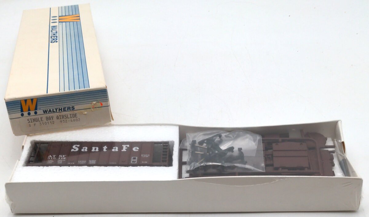 Walthers 932-4602 HO Santa Fe Single Bay Hopper Kit