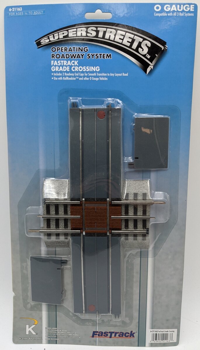 Lionel 6-21163 O Gauge SuperStreets 10" FasTrack Grade Crossing