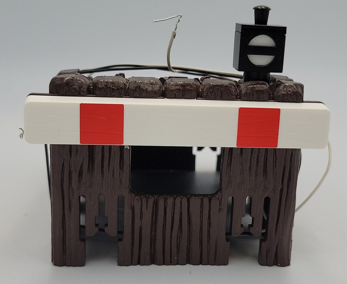 LGB 1031 G Scale Bumper with Signal Light and Cover