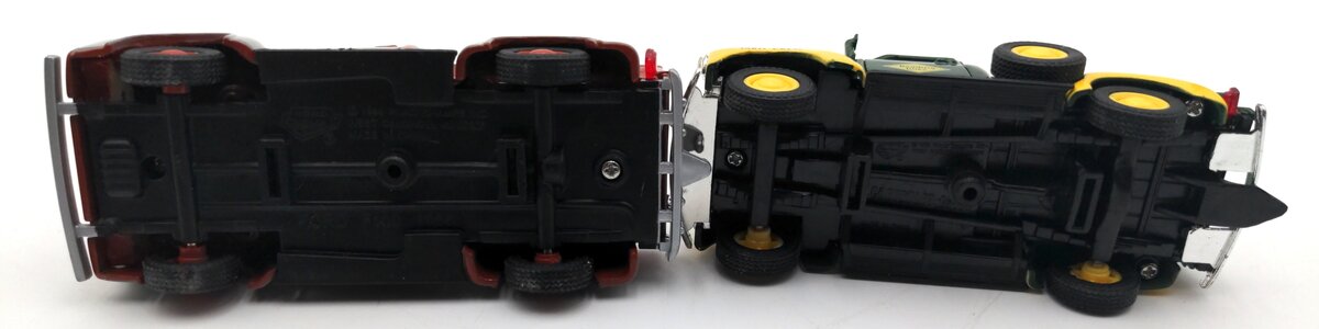 Eastwood 393500 1:43 New York Central & Reading Automobilia Trucks (Set of 2)