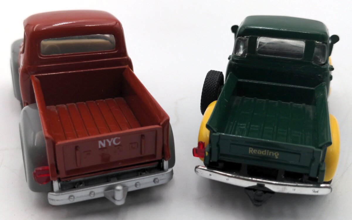 Eastwood 393500 1:43 New York Central & Reading Automobilia Trucks (Set of 2)