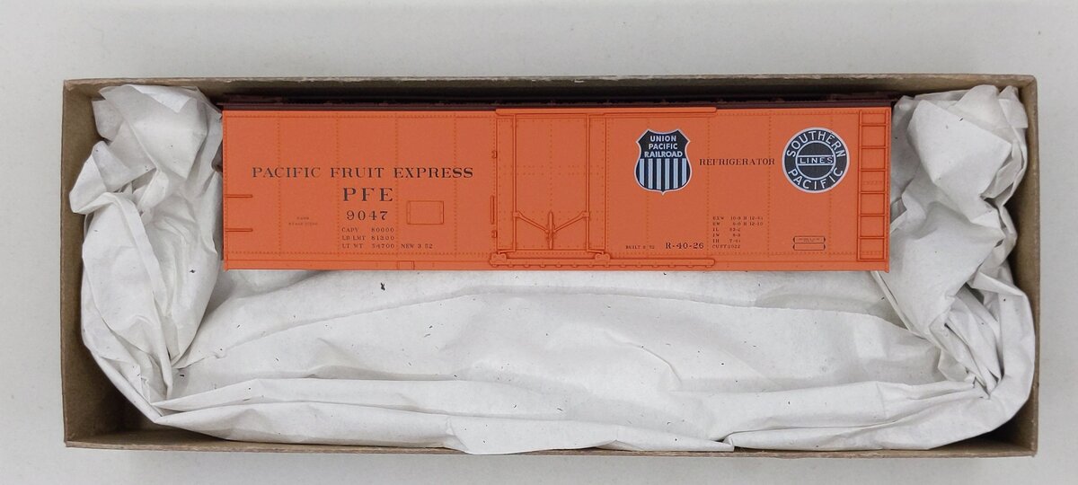 Accurail 8504 HO Scale Pacific Fruit Express 40' Steel Reefer Road #: 9047