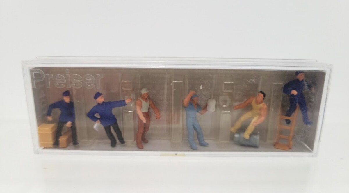 Preiser 14016 HO Scale Delivery Men with Loads Painted Figures (Set of 6)