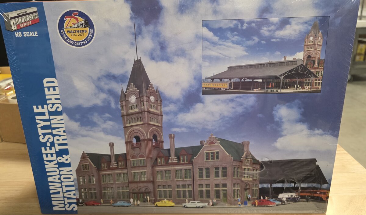 Walthers 933-2943 HO Milwaukee-Style Station & Train Shed Building Kit