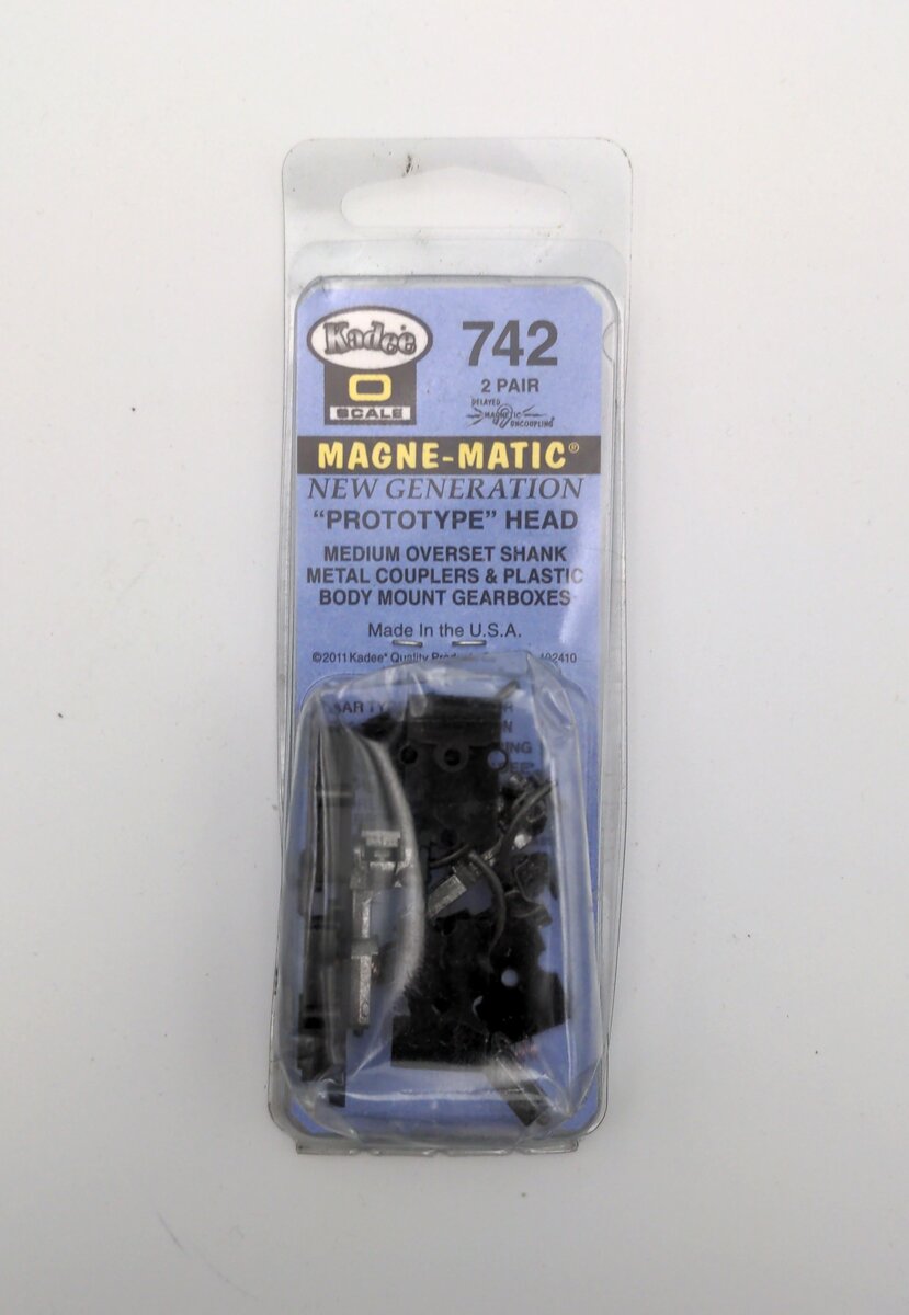 Kadee 742 O Medium Overset Shank Metal Coupler with Plastic #817 Draft Gear Box