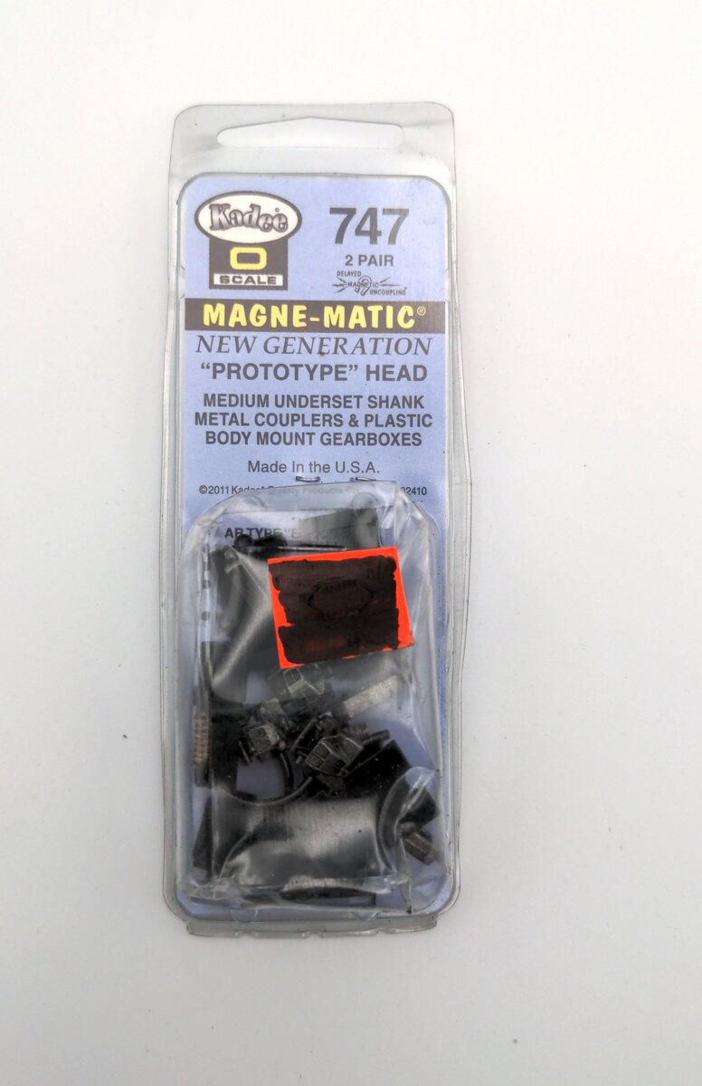 Kadee 747 O Medium Underset Shank Metal Coupler with Plastic #817 Draft Gear Box