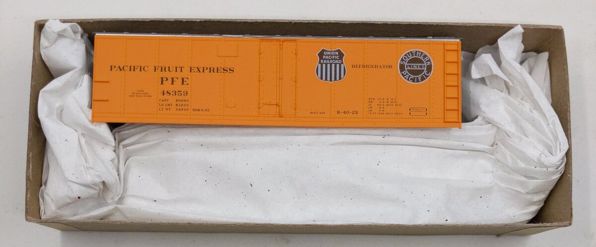 Accurail 8307 HO Scale Pacific Fruit Express 40' Steel Reefer Kit Road #: 48359