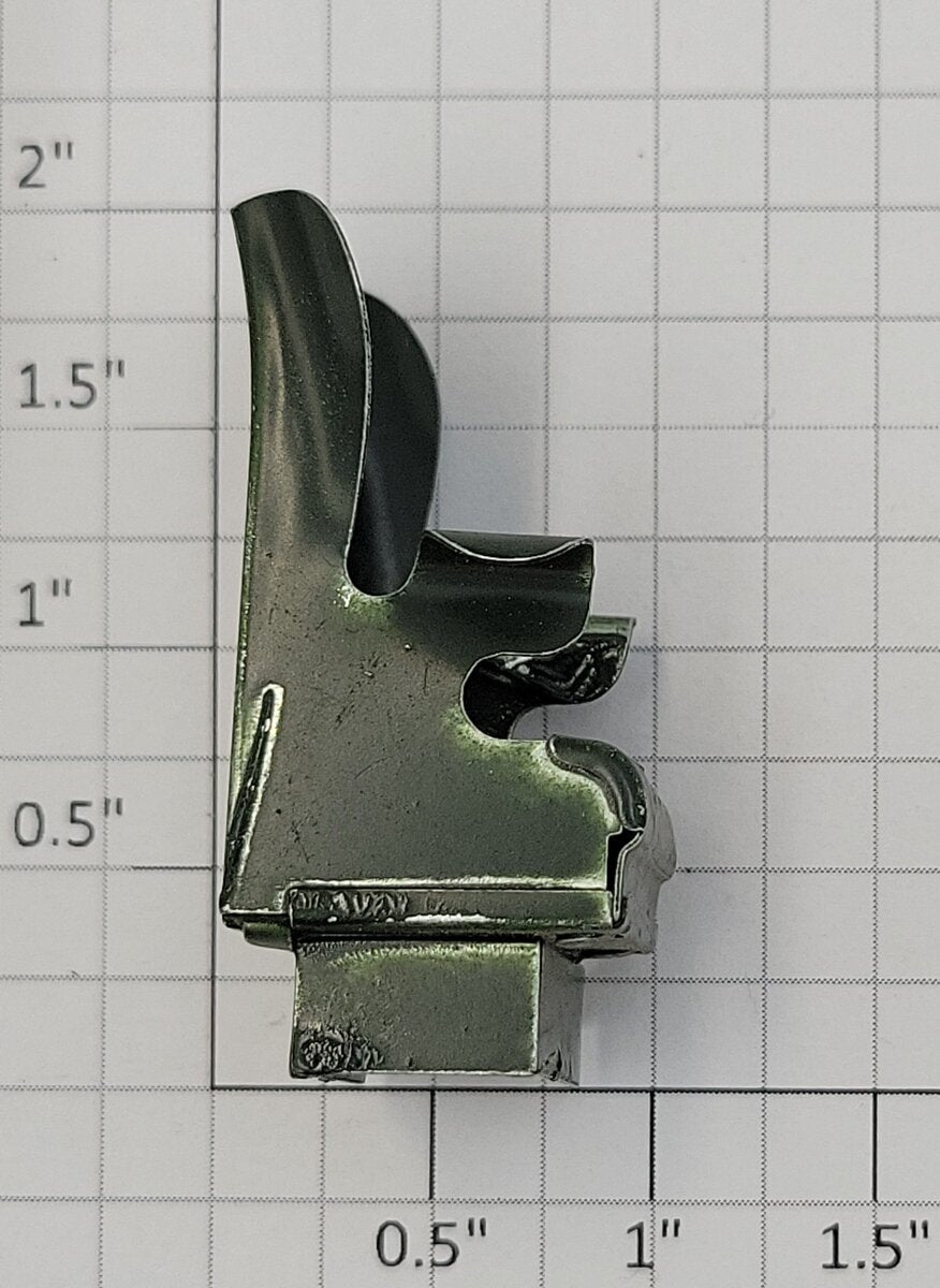 Lionel 418-110 Dark Green 400 Series Passenger Car Seat & Bracket