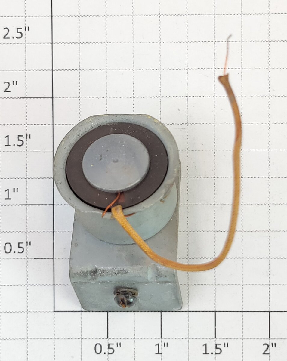 Lionel 362-20 Barrel Loader Electromagnet Coil and Bracket Assembly