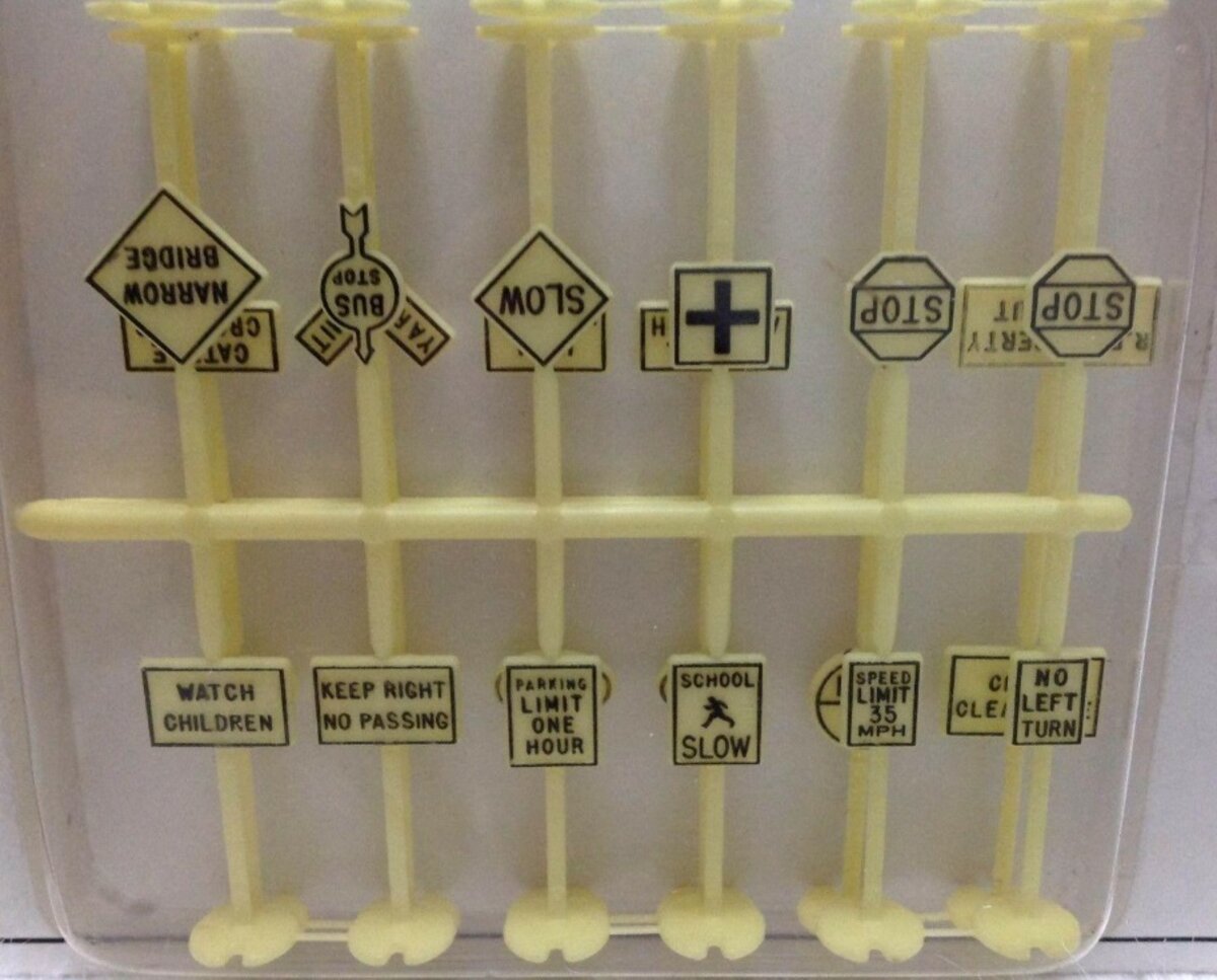 Bachmann 42-2304 HO Railroad & Street Signs (Pack of 24)