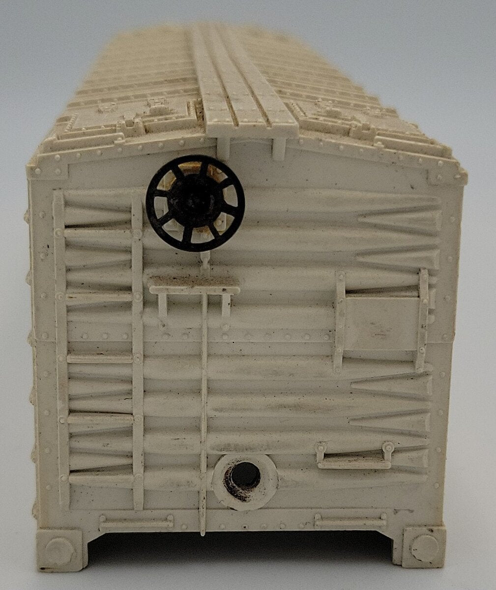 Lionel 3482-2 White Automatic Refrigerated Milk Car Shell with Operating Hatch