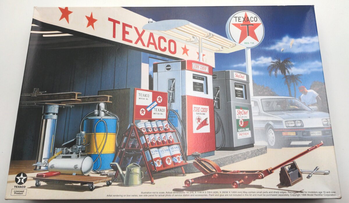 MRC BC100 1:24 Texaco Service Station from the 1960's