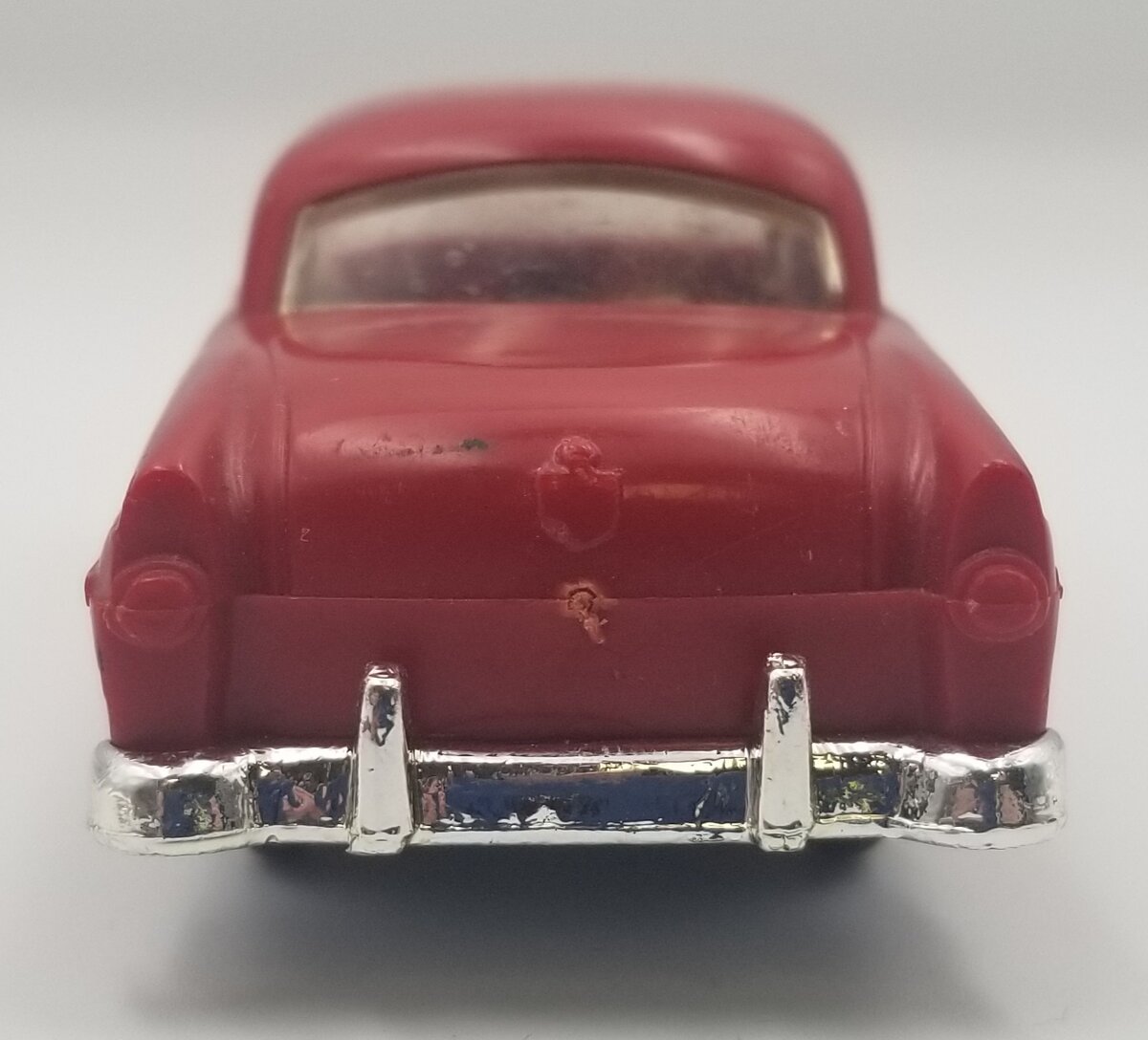 Lionel 6414-25 Red Original Automobile with Chrome Bumpers