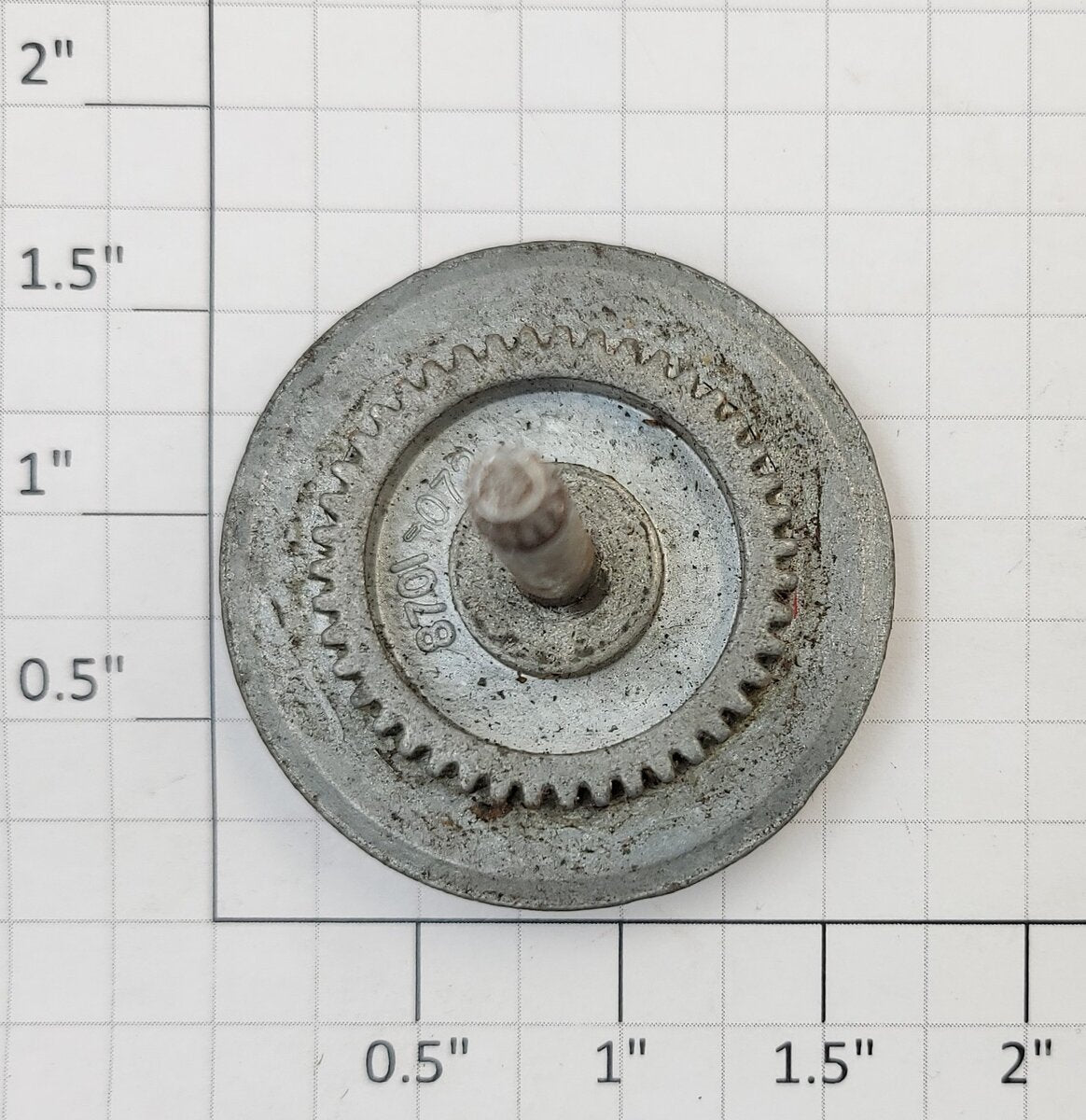 Lionel 8410-520 Geared Wheel and Axle Assembly with Yellow Plastic Insert