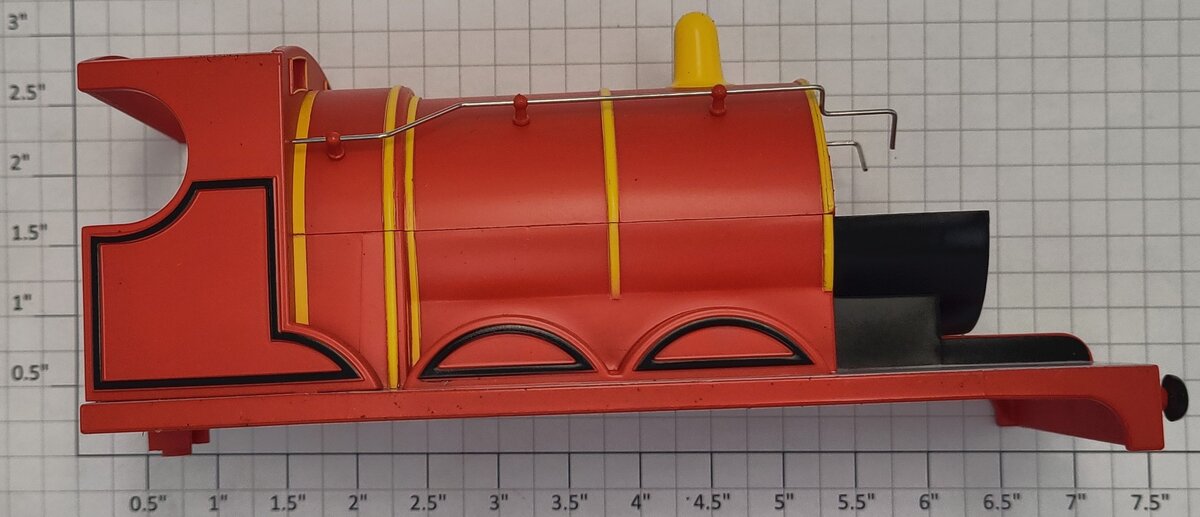 Lionel 18734-7 Thomas and Friends James the Red Engine Shell with Rails #5