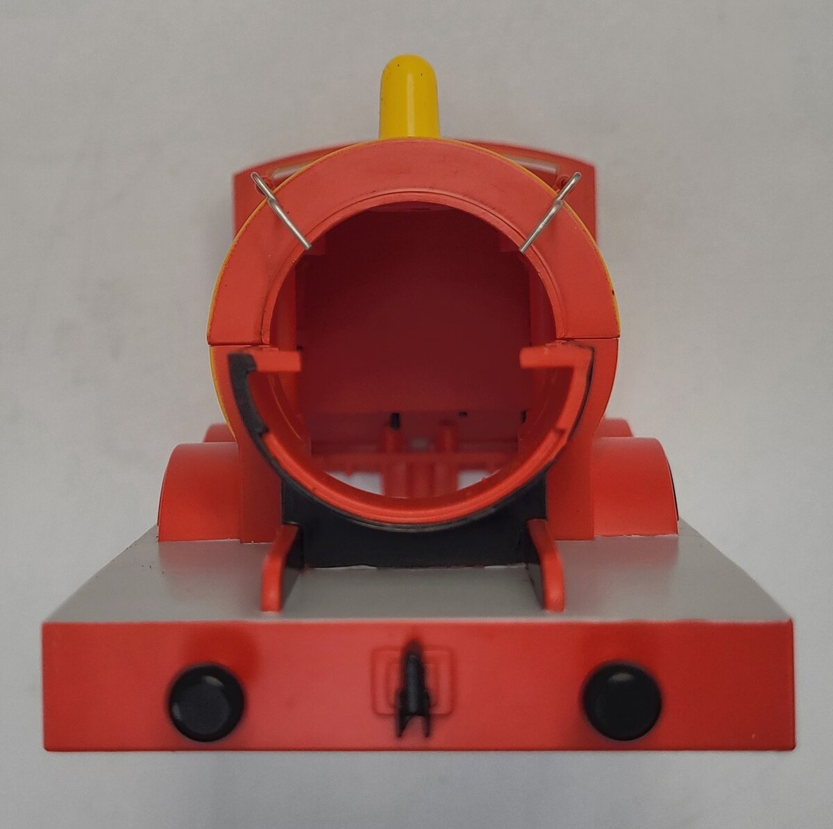 Lionel 18734-7 Thomas and Friends James the Red Engine Shell with Rails #5