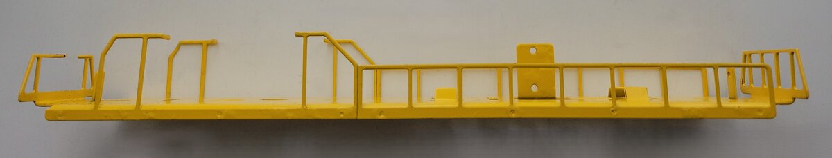Lionel 8873-54 Santa Fe SD-18 Diesel Yellow Dummy Frame Assembly