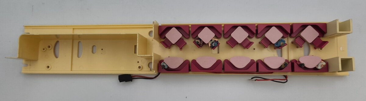 Lionel 15370-25 Union Pacific Aluminum Diner Car Interior
